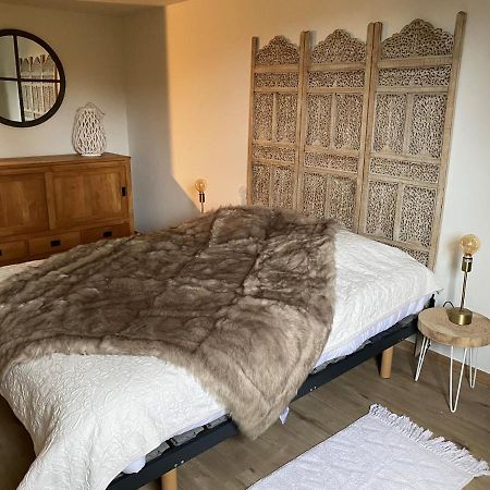 Le Logis Des Chenes, Superbe Bungalow Dans Quartier Residentiel Proche De Namur Wépion Екстериор снимка